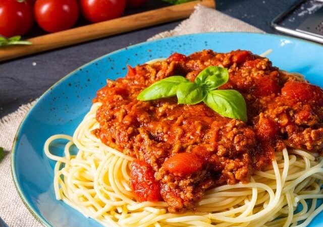Macarrão à Bolonhesa (Rápido e Econômico)